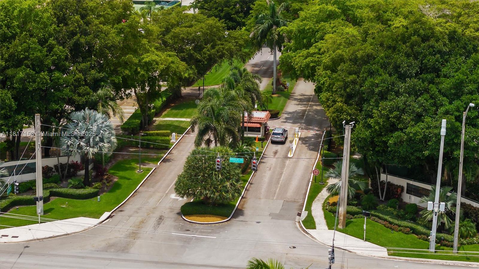 HOLLYBROOK GOLF AND - Residential