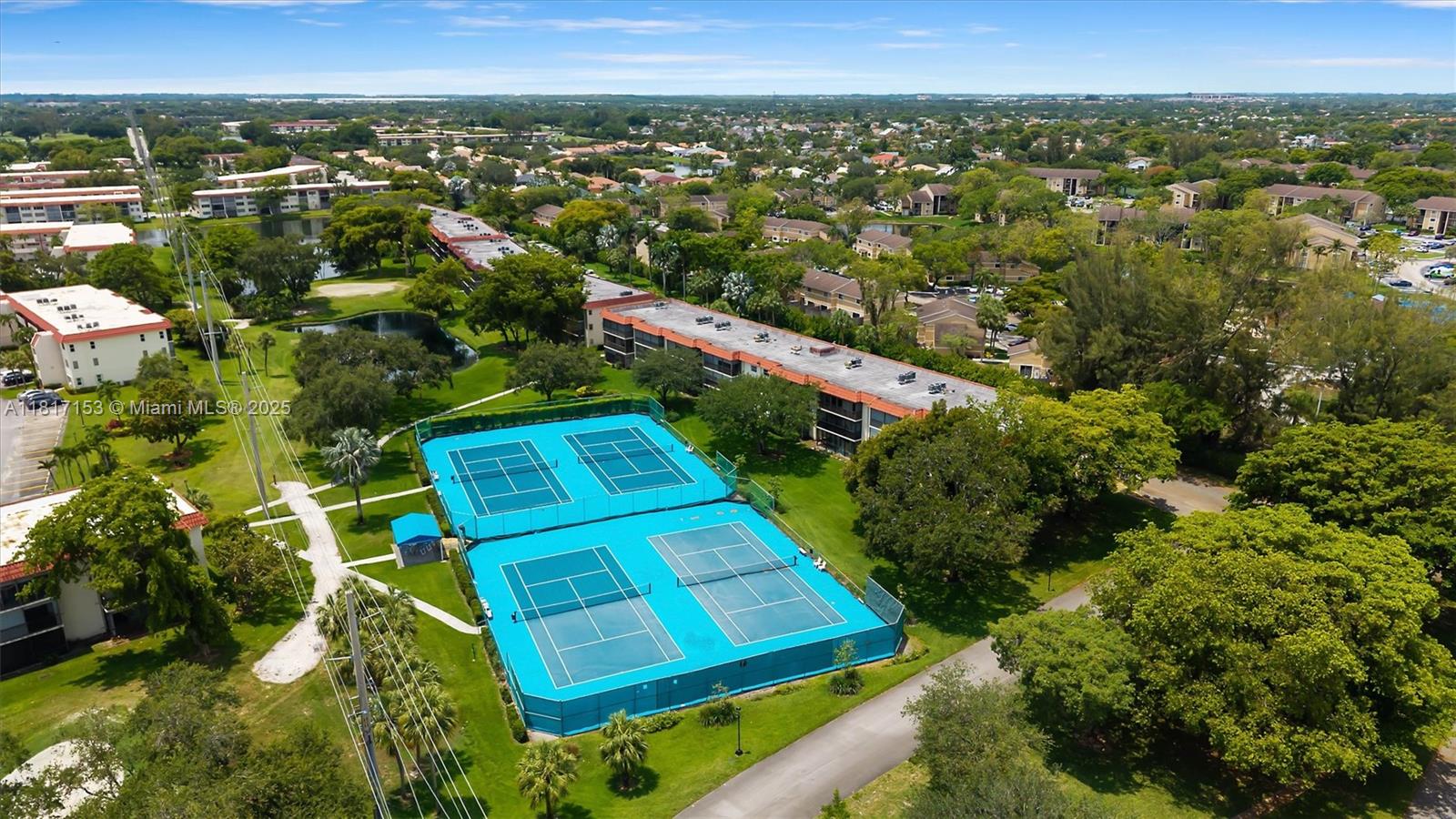 HOLLYBROOK GOLF AND - Residential