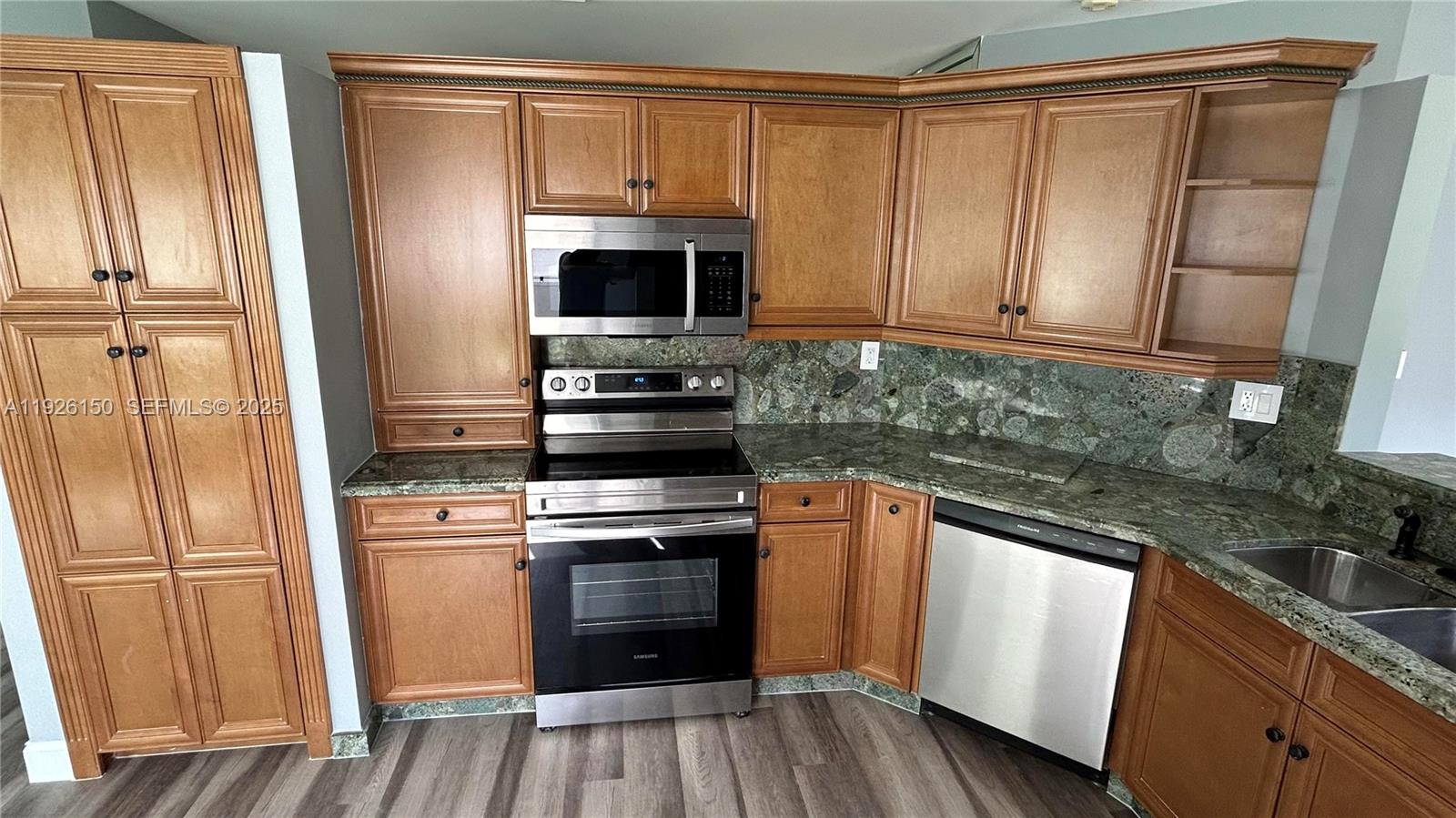 LAKES OF WESTERN PINES RE - Residential Lease