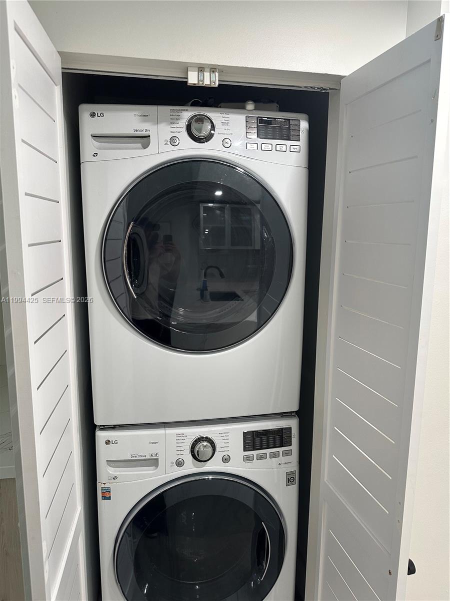 LOFTS AT MAYFAIR CONDO - Residential Lease