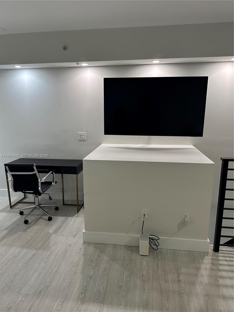 LOFTS AT MAYFAIR CONDO - Residential Lease