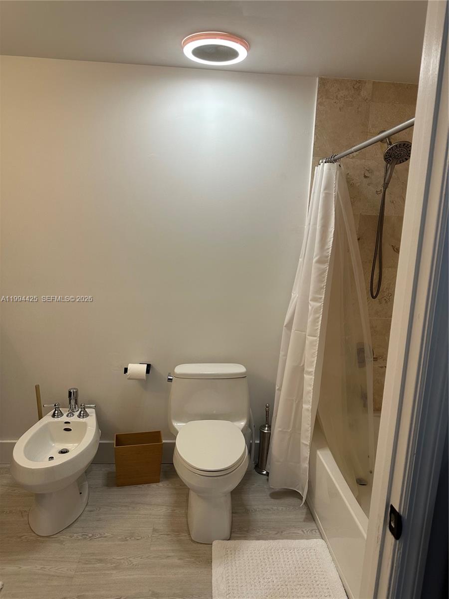 LOFTS AT MAYFAIR CONDO - Residential Lease