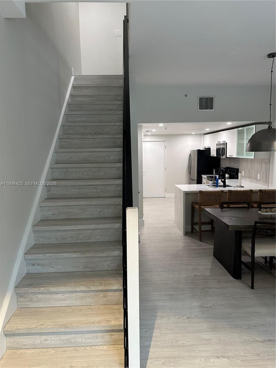 LOFTS AT MAYFAIR CONDO - Residential Lease