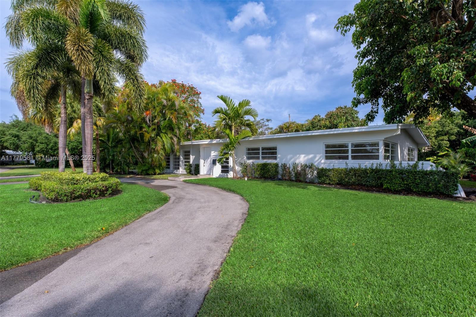 Remodeled Pinecrest gem! Move-in ready and in a great location. This single-story home features a spacious layout and seamless indoor-outdoor living. Don't miss this turn-key opportunity!