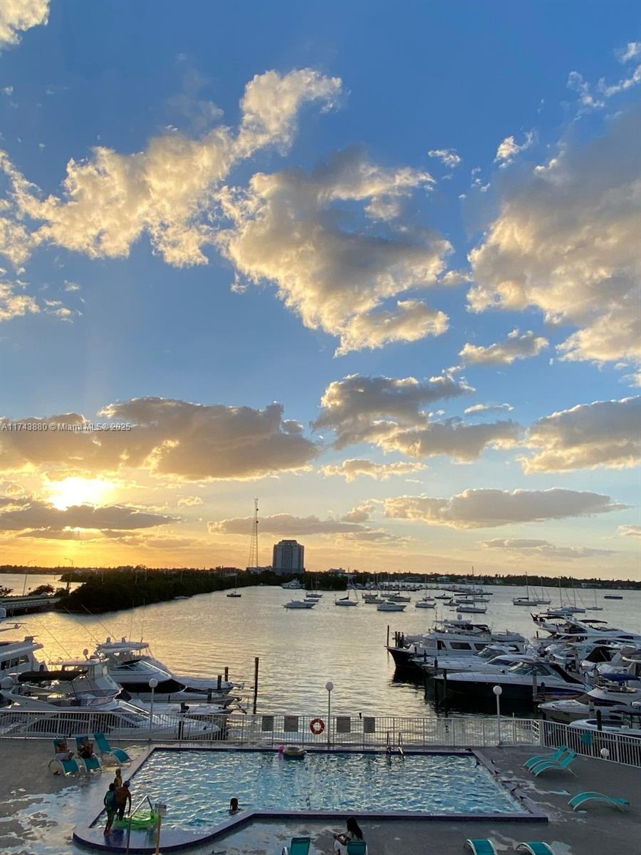 7904 West Dr 309, North Bay Village, Miami-Dade County, Florida - 1 Bathrooms - 