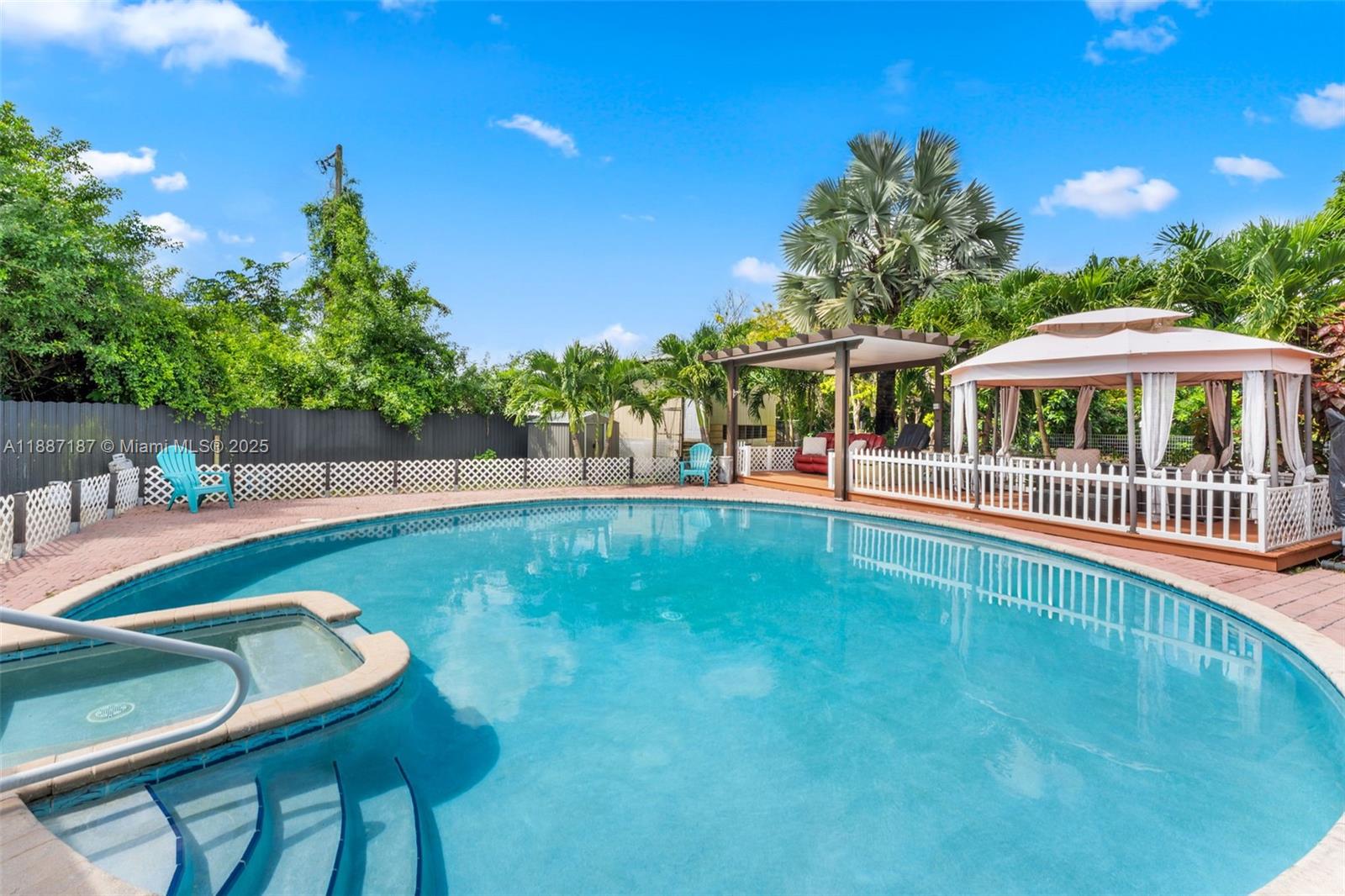 MELODY MANOR - Residential