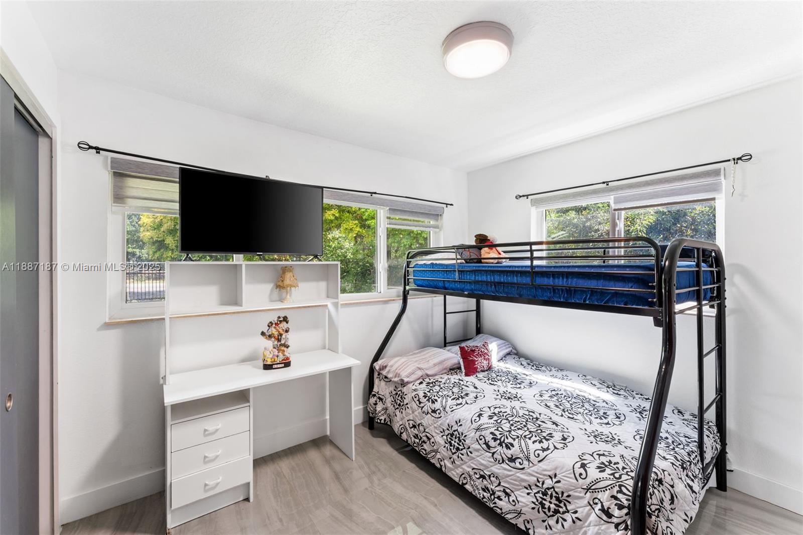 MELODY MANOR - Residential