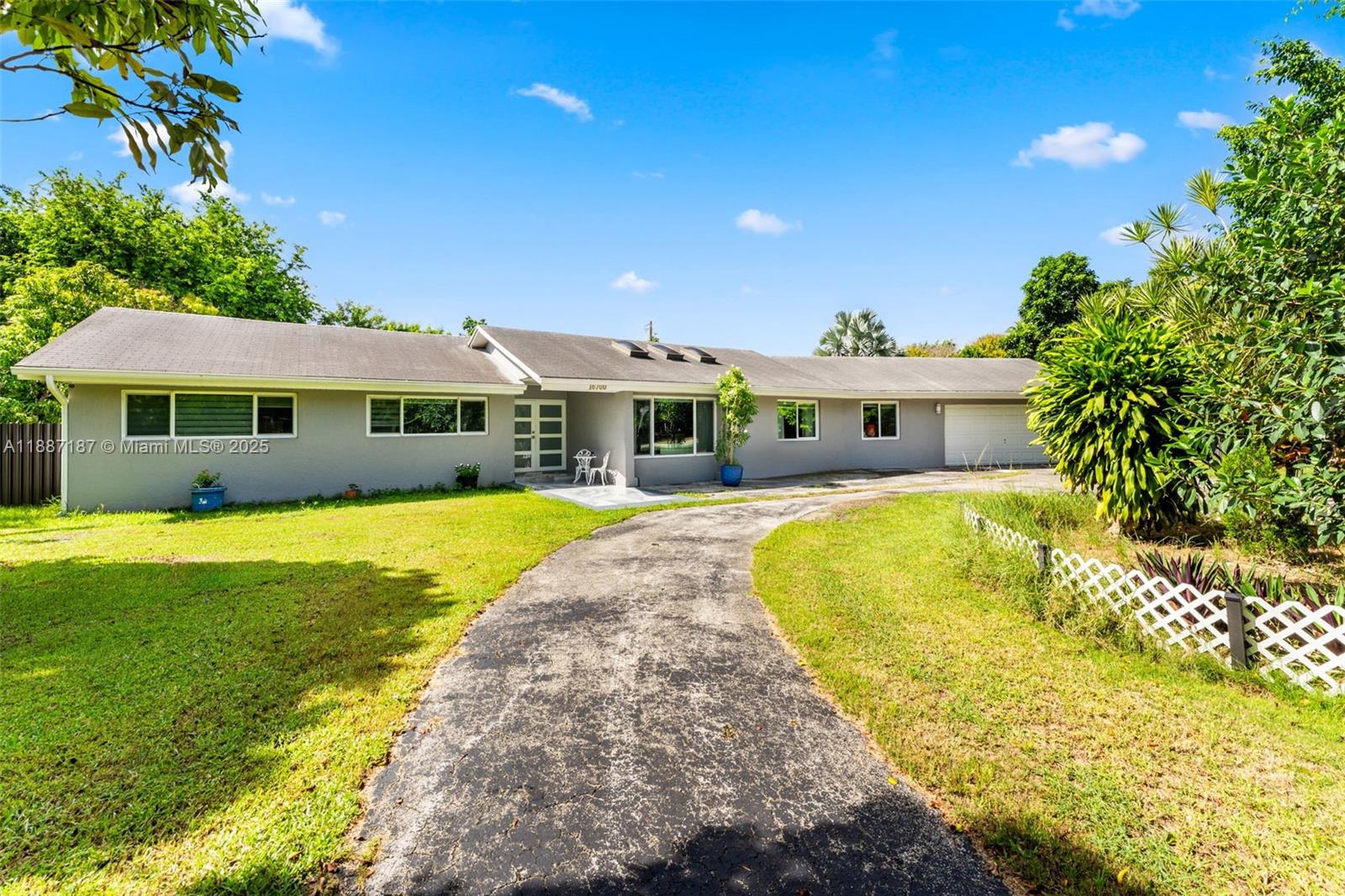 MELODY MANOR - Residential