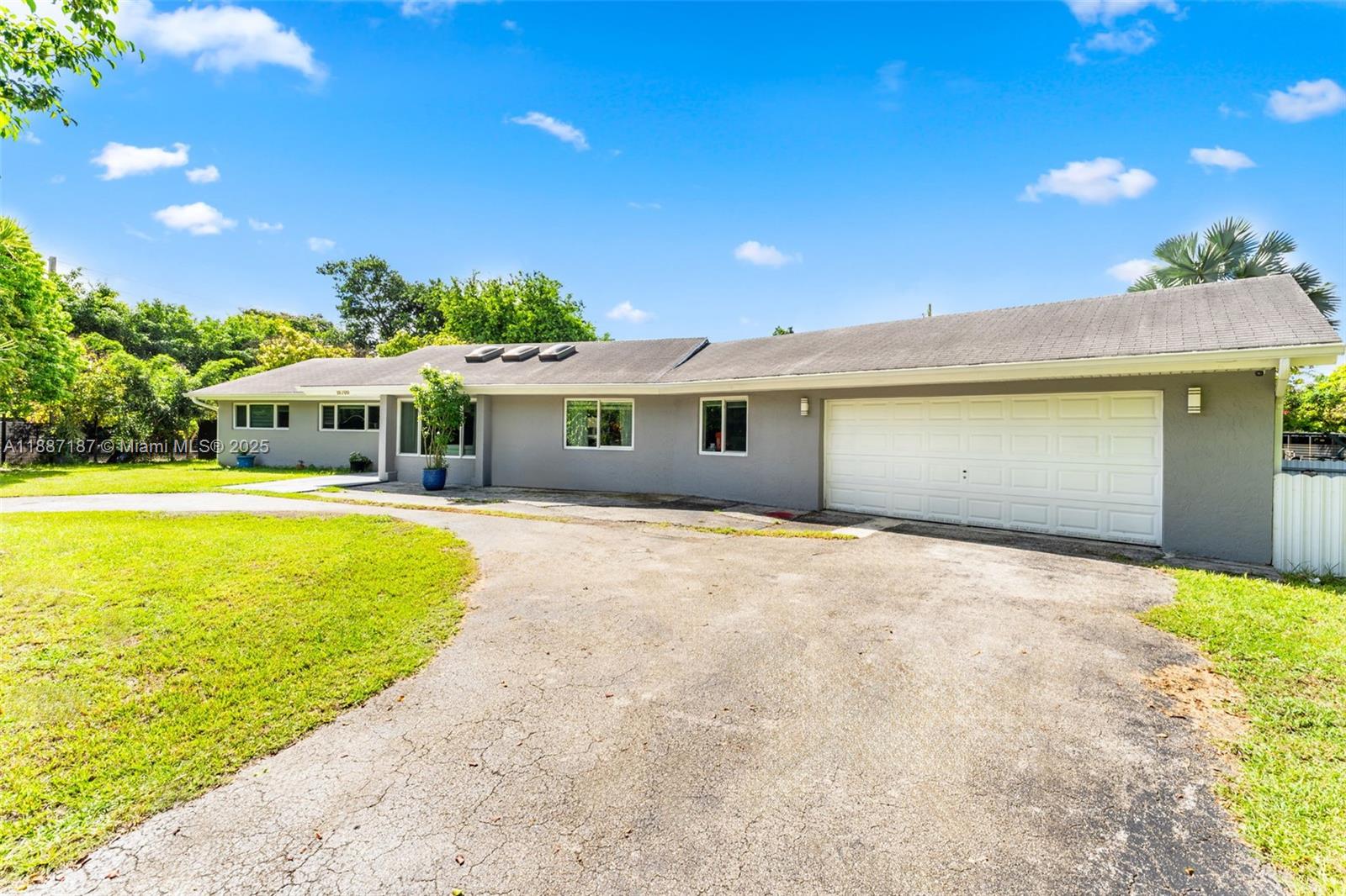 MELODY MANOR - Residential