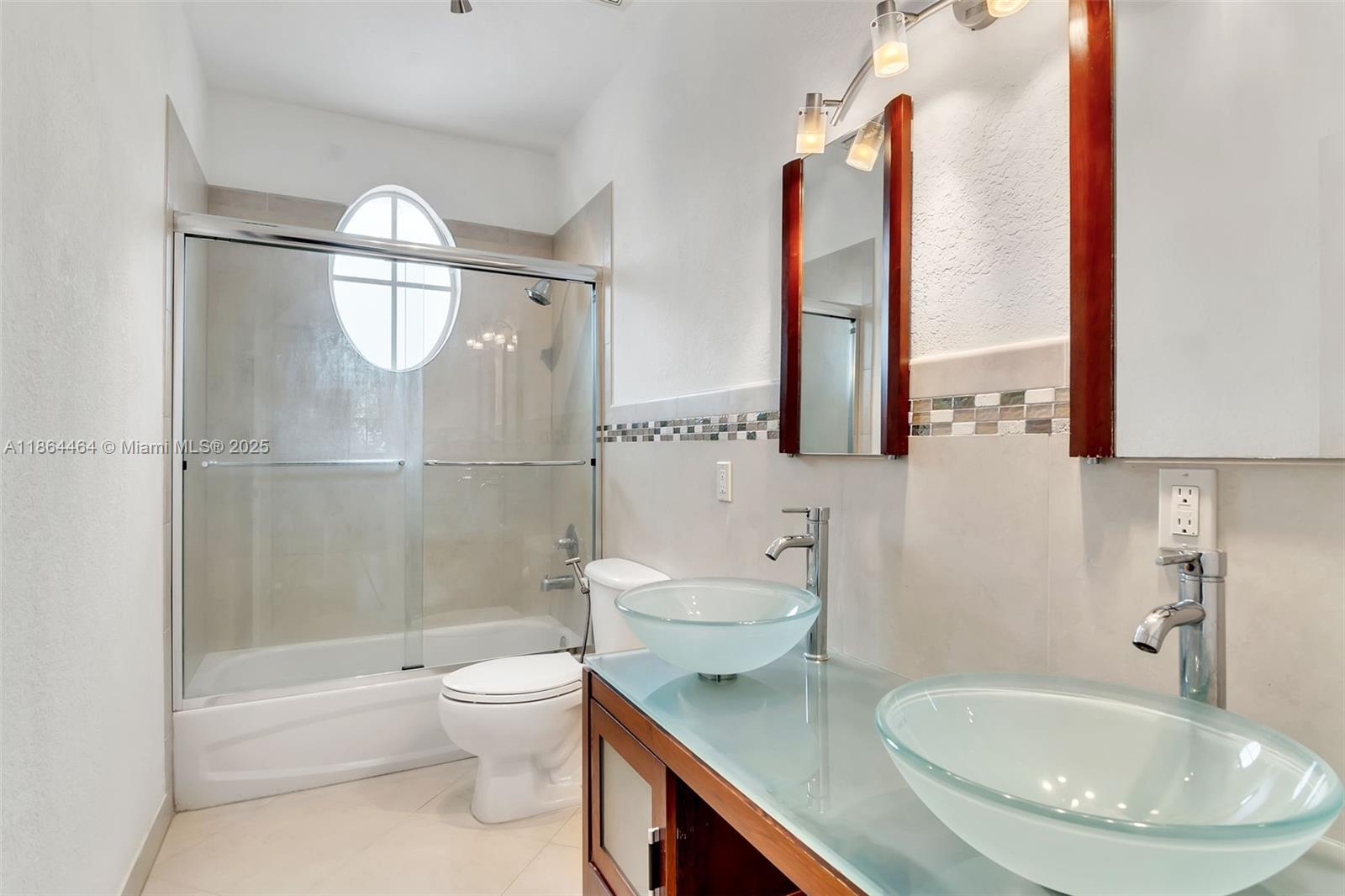 ISLANDS AT DORAL NORTHWEST - Residential