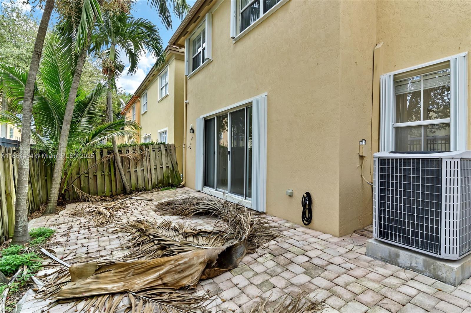 ISLANDS AT DORAL NORTHWEST - Residential