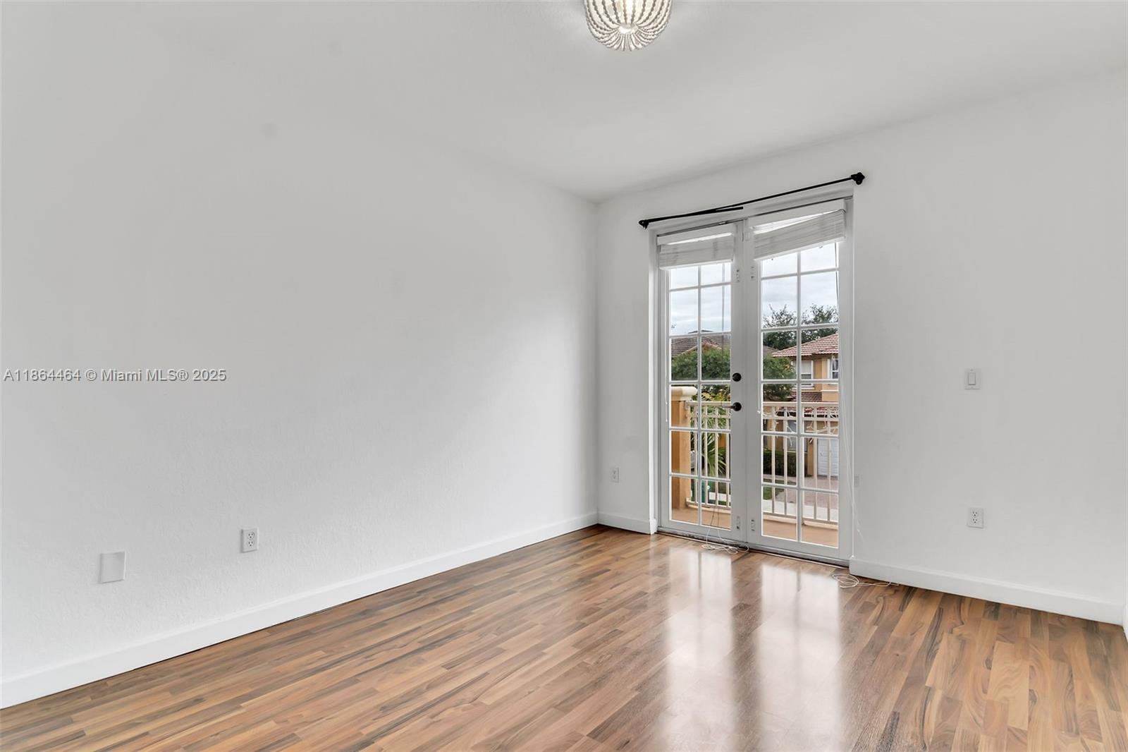 ISLANDS AT DORAL NORTHWEST - Residential