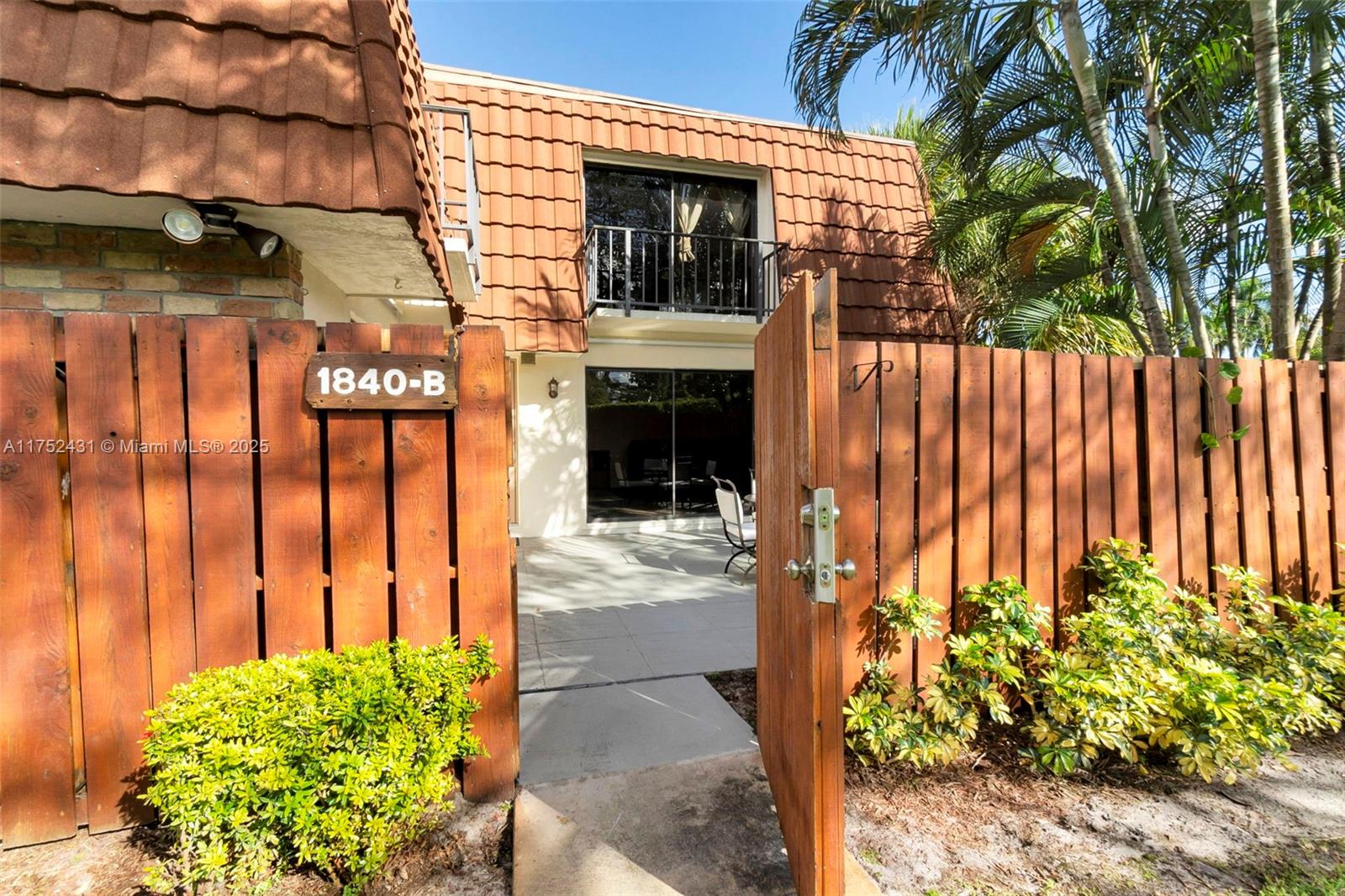 SPANISH WELLS CONDO I - Residential Lease