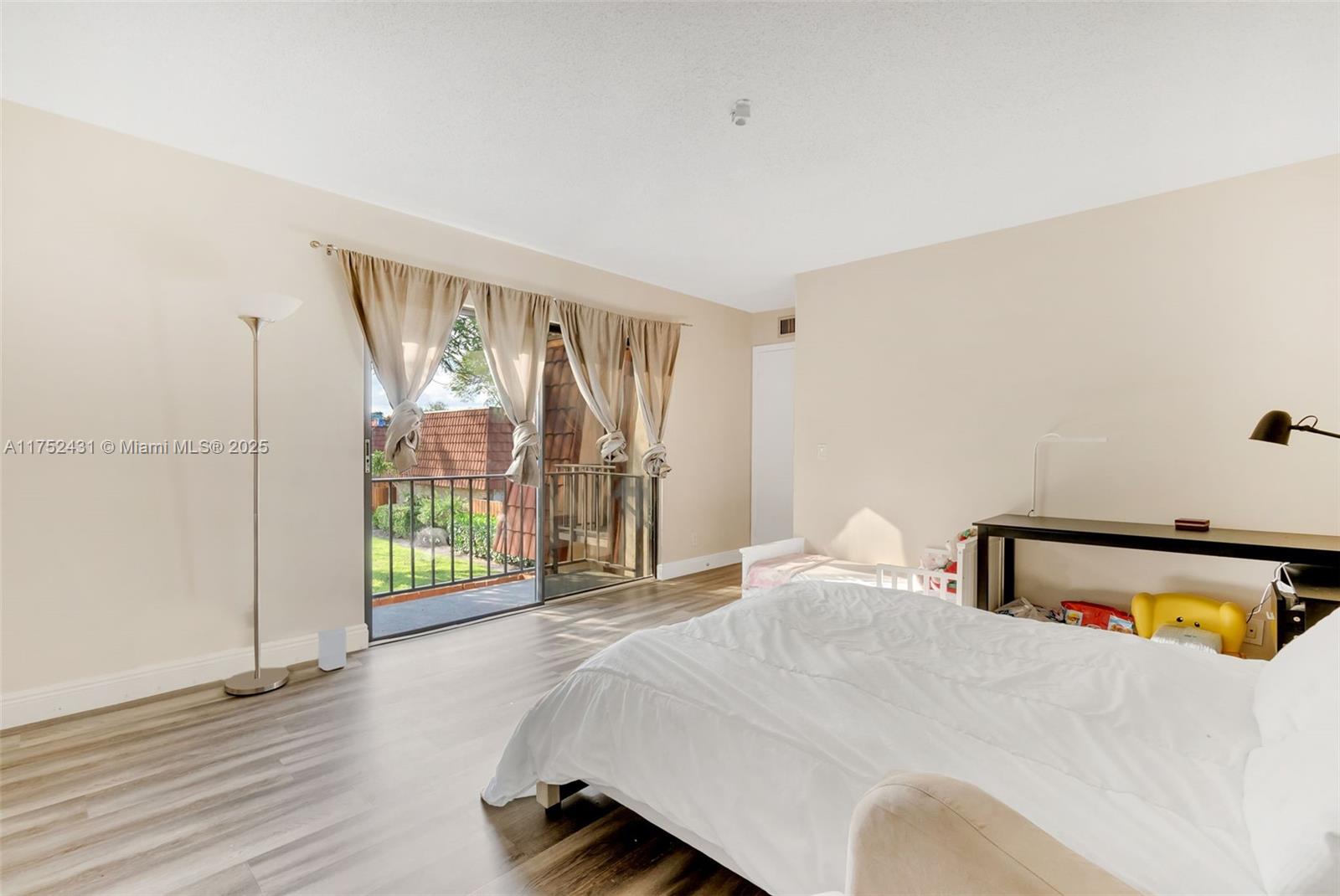 SPANISH WELLS CONDO I - Residential Lease