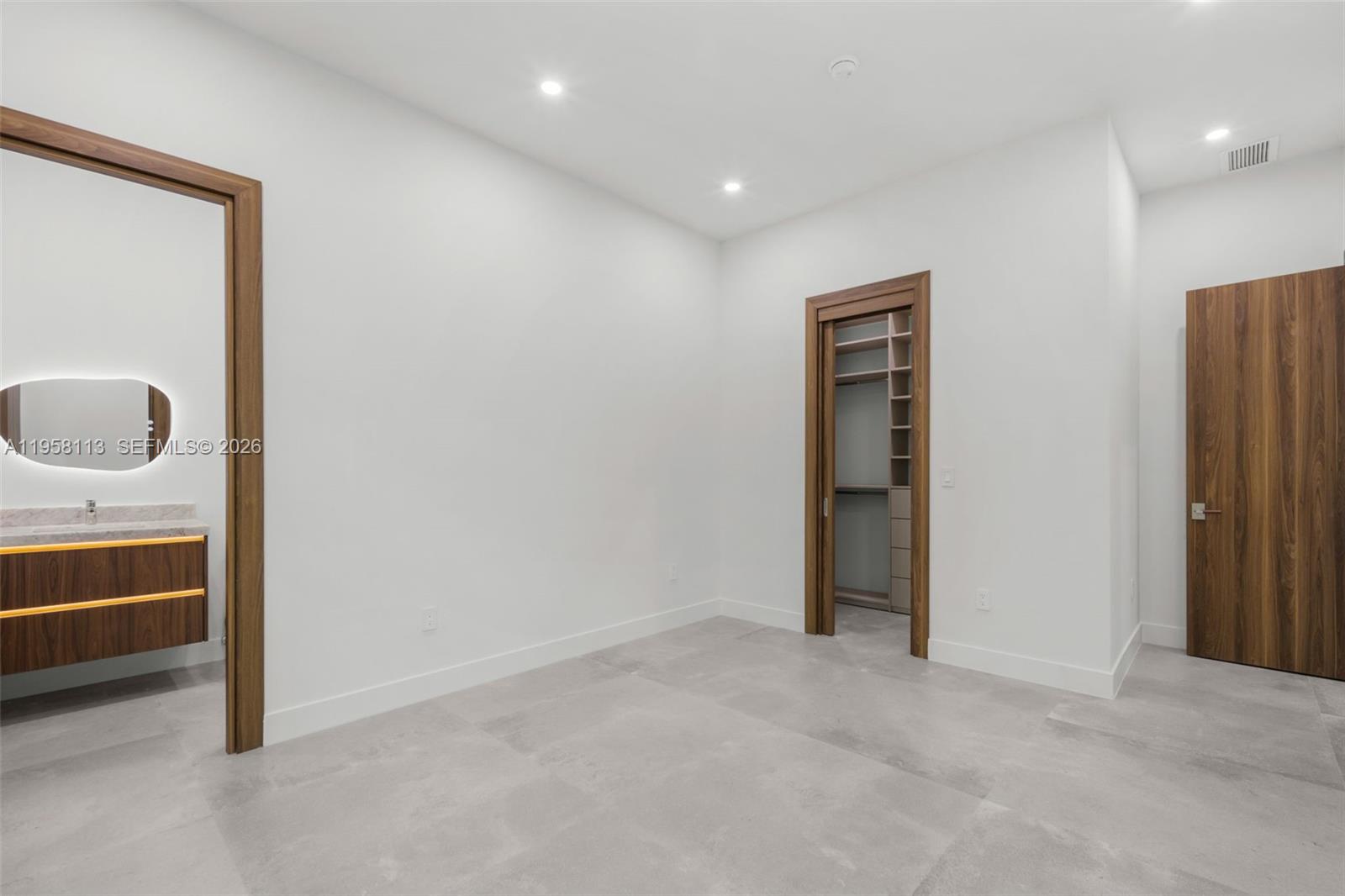 COLUMBIA PARK CORR PL - Residential