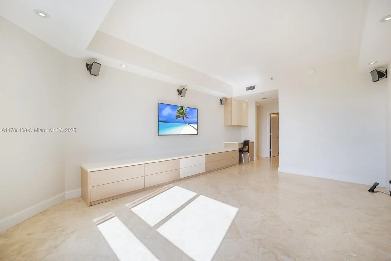 Key Biscayne, Florida 33149, United States, 2 Bedrooms Bedrooms, ,2 BathroomsBathrooms,Residential,Active,114029