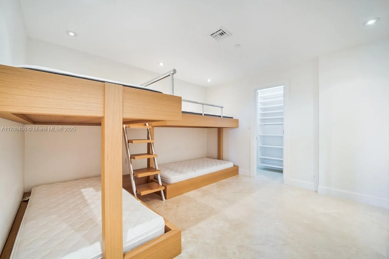 Key Biscayne, Florida 33149, United States, 2 Bedrooms Bedrooms, ,2 BathroomsBathrooms,Residential,Active,114029