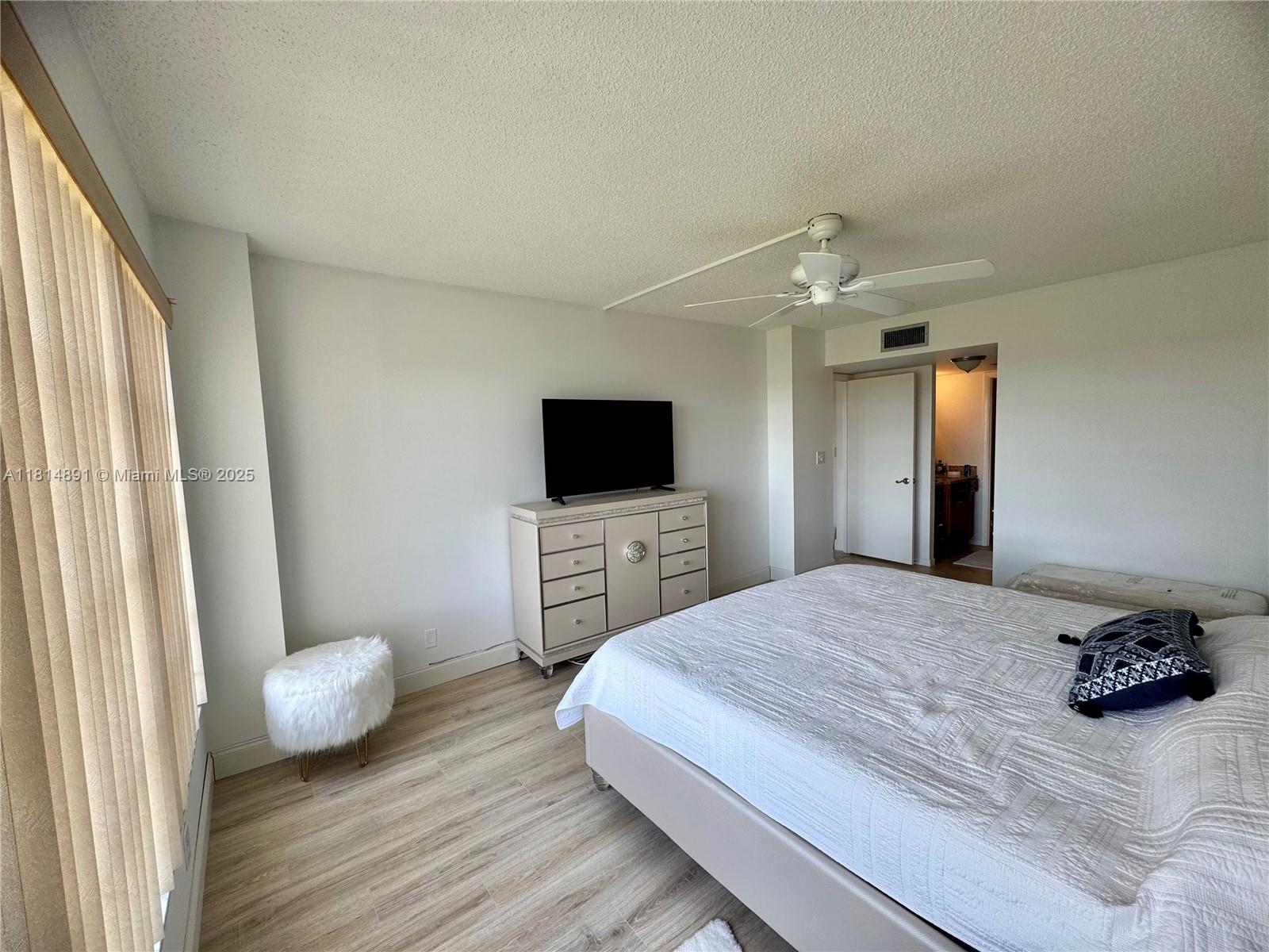 COUNTRY CLUB TOWER OF COR - Residential Lease