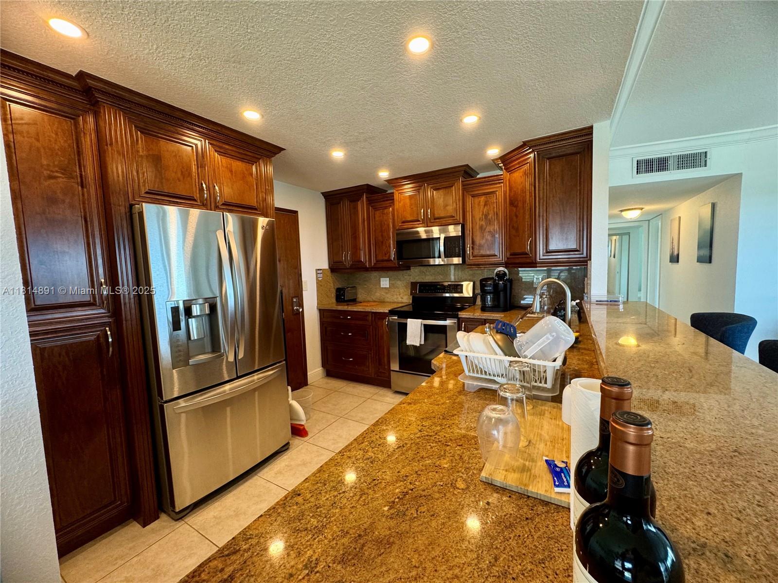 COUNTRY CLUB TOWER OF COR - Residential Lease