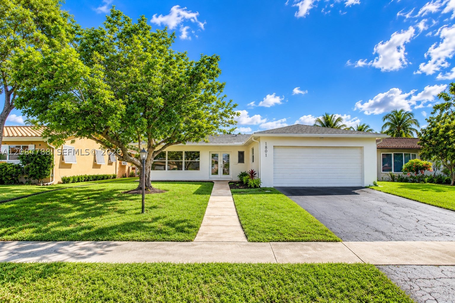 1801 N 54th Ave