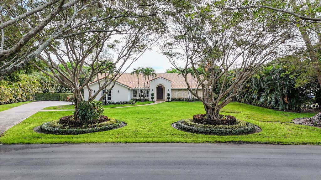 Photo of 8134 Twin Lake Dr, Boca Raton, FL 33496 (MLS # A12070946)