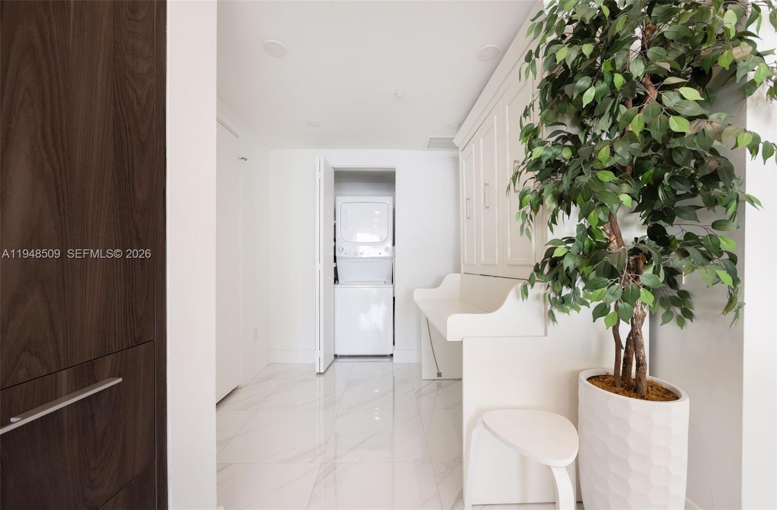 ONE PARAISO CONDO - Residential