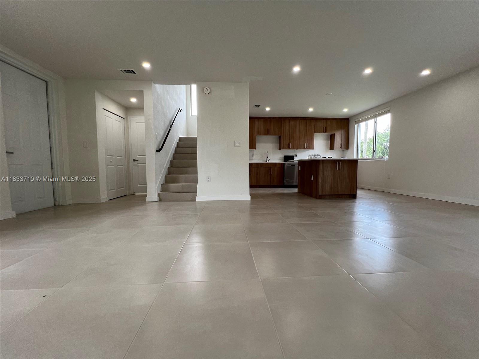 199 N Redland Rd B5