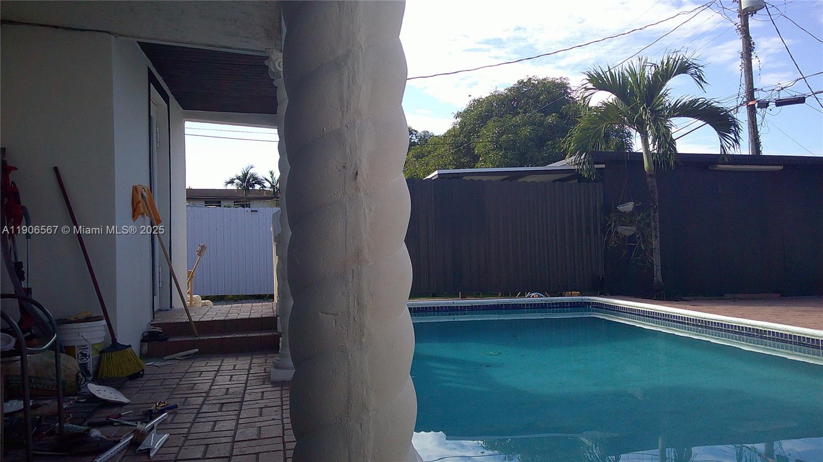 INGLESIDE PARK 1ST ADDN - Residential