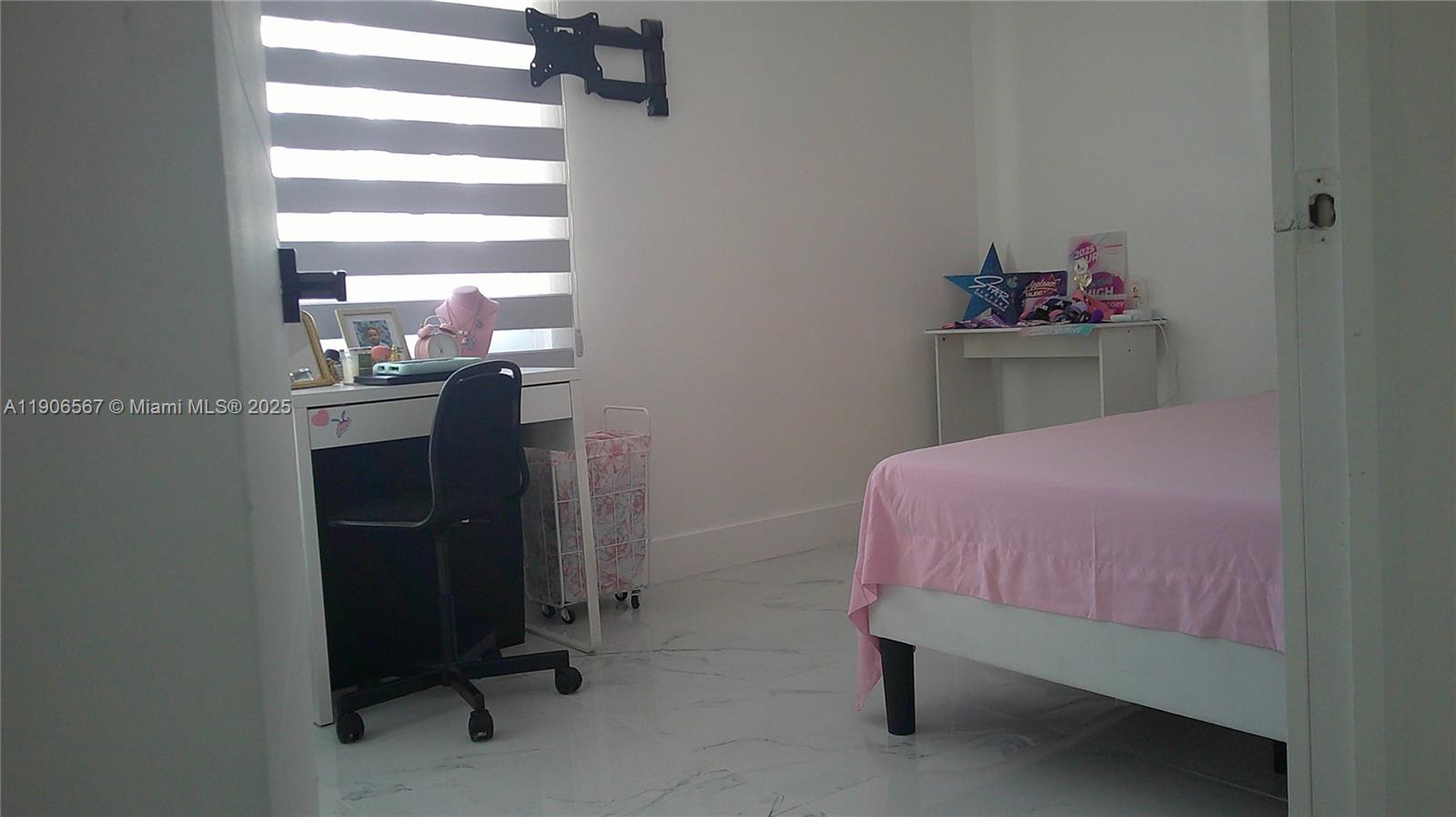 INGLESIDE PARK 1ST ADDN - Residential