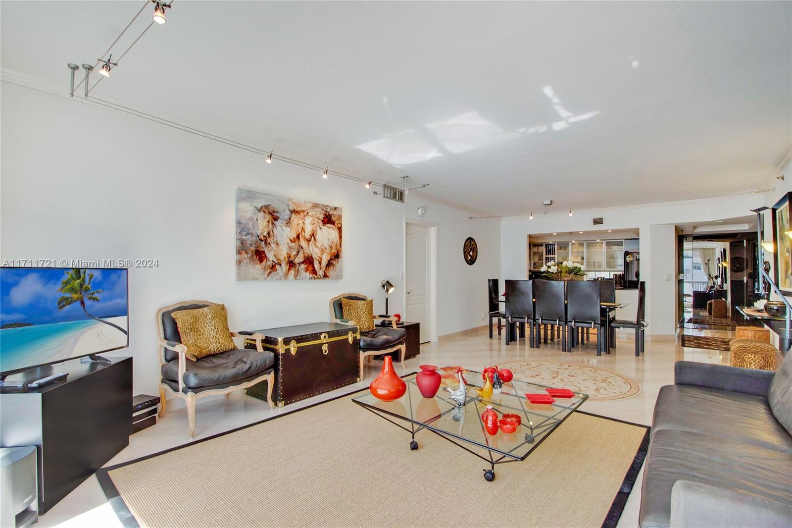 9455 Collins Ave PH-6