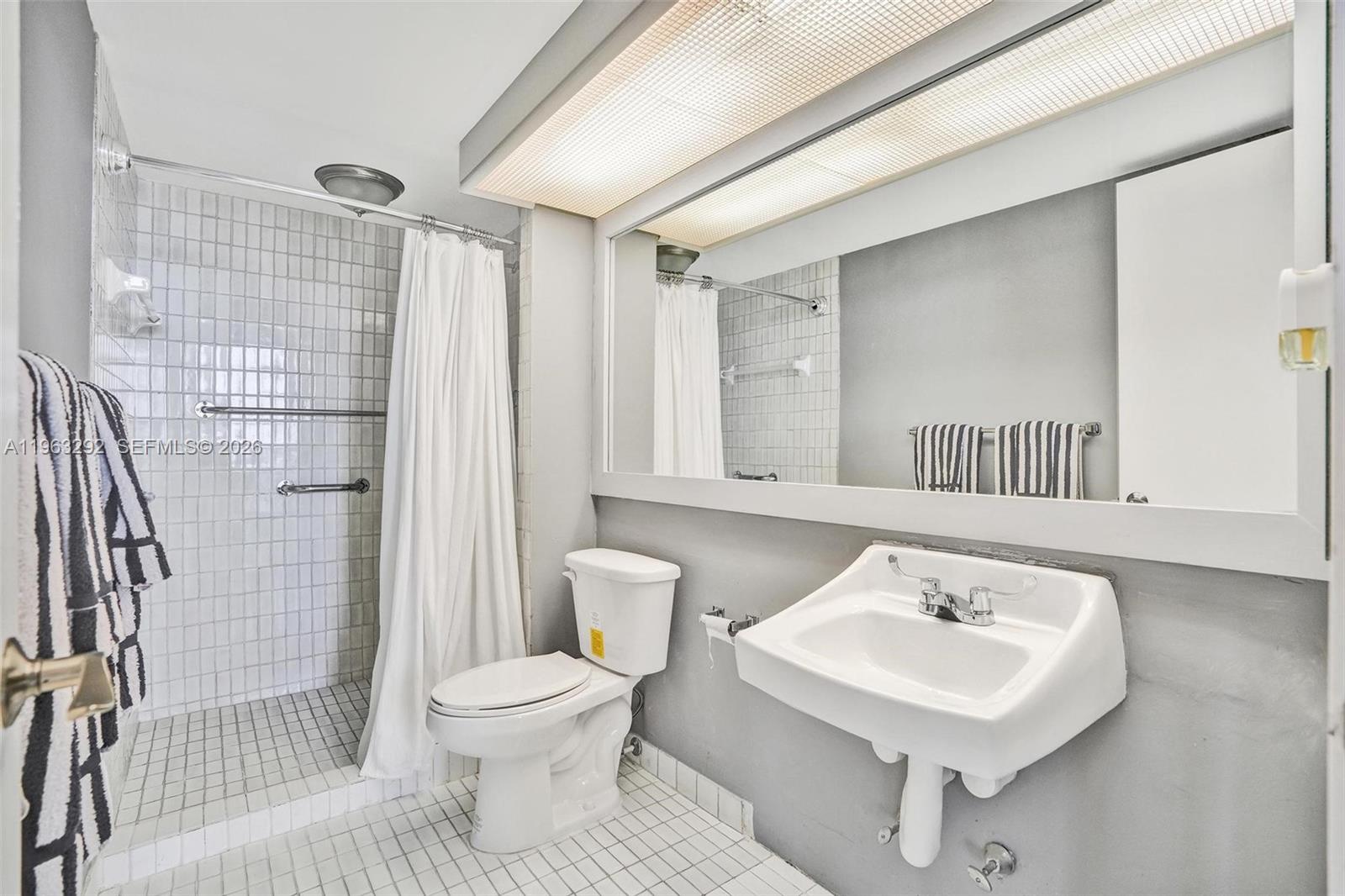 TURNBERRY TOWERS CONDO - Residential