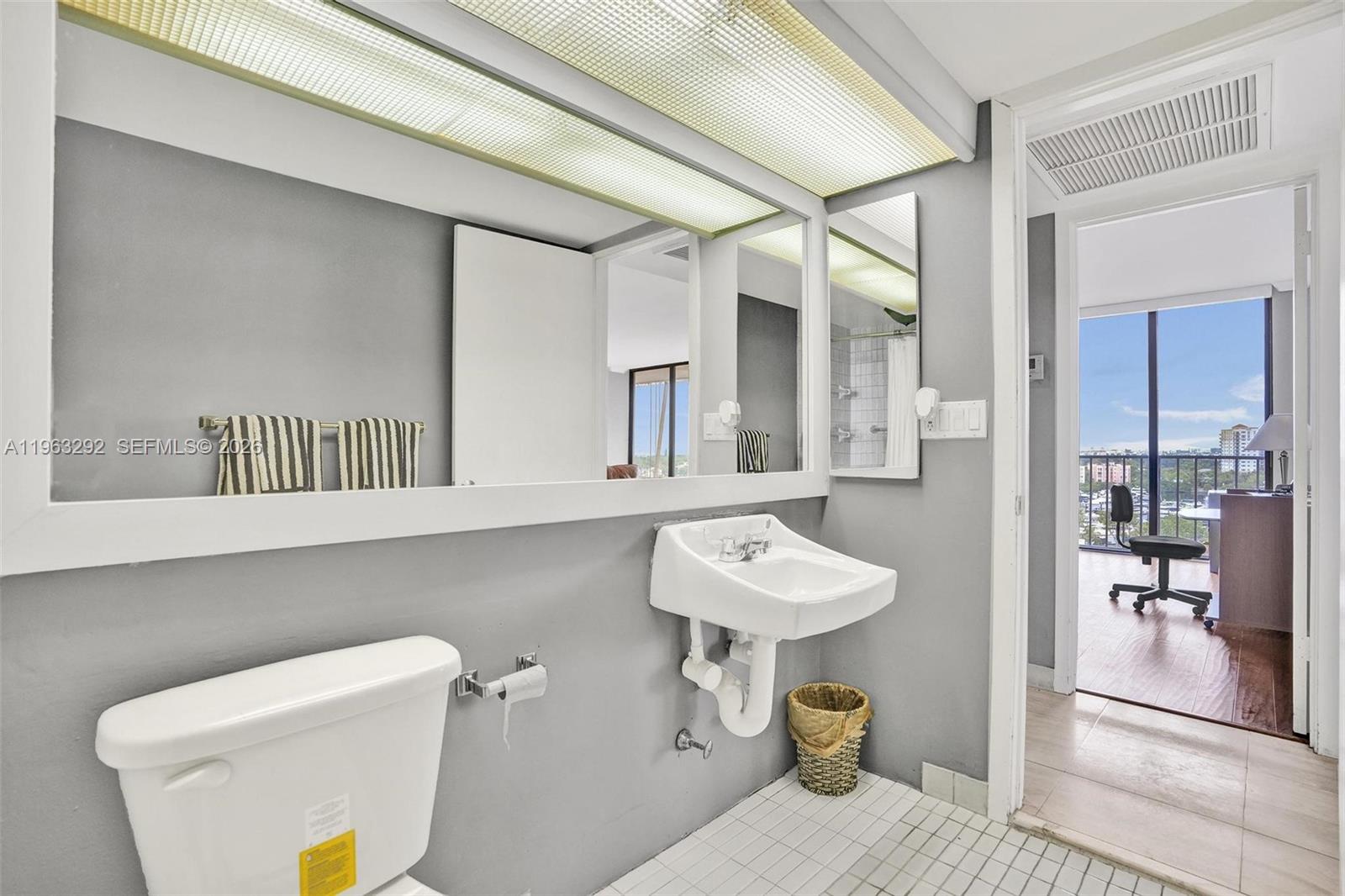 TURNBERRY TOWERS CONDO - Residential