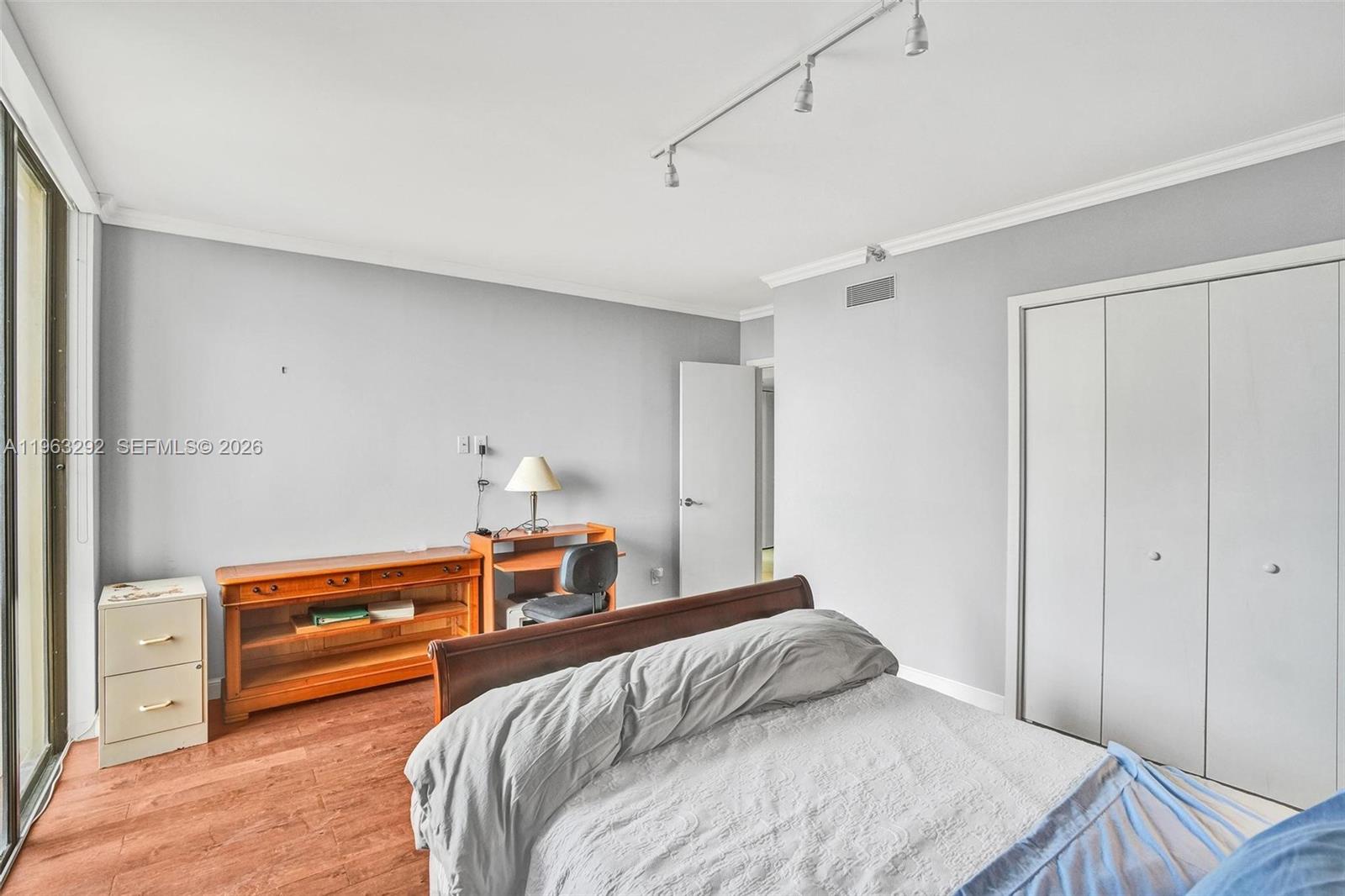 TURNBERRY TOWERS CONDO - Residential