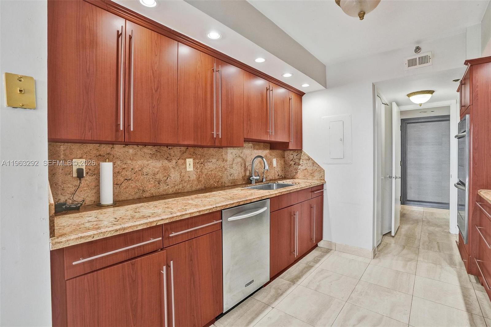 TURNBERRY TOWERS CONDO - Residential