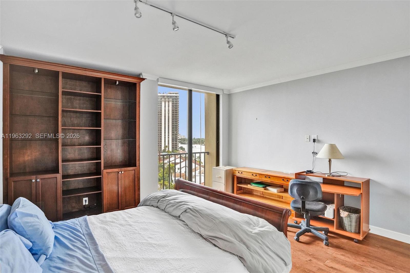 TURNBERRY TOWERS CONDO - Residential