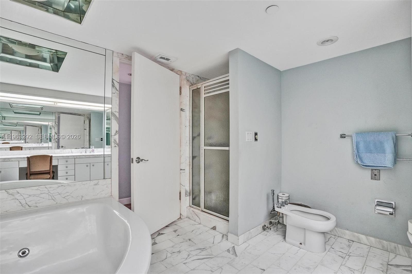 TURNBERRY TOWERS CONDO - Residential