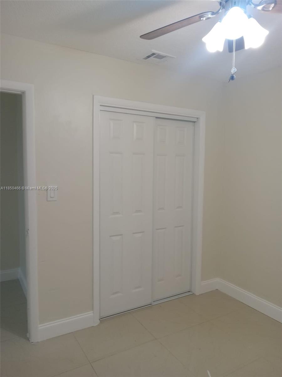 beautiful 3 red room and 2 bath unit in the heart of fort lauderdale. nicely renovated. freshly painted and ready to move in. this won't last. No HOA and fenced yard.
