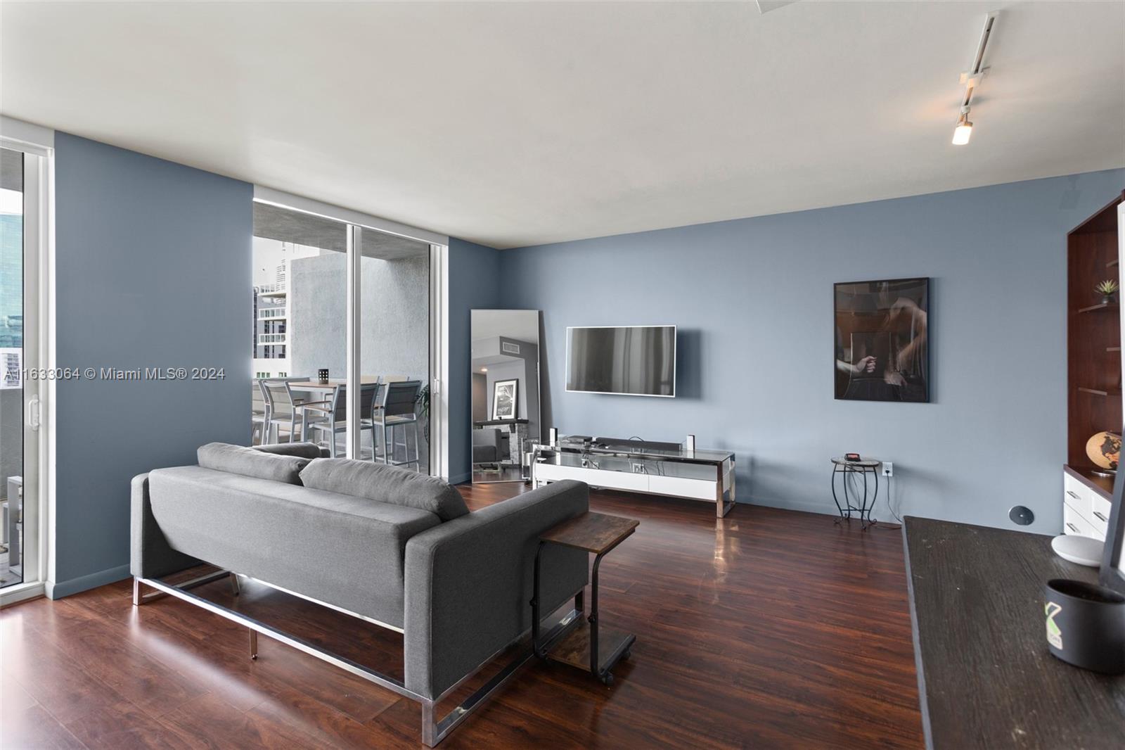 244 Biscayne Blvd 2805