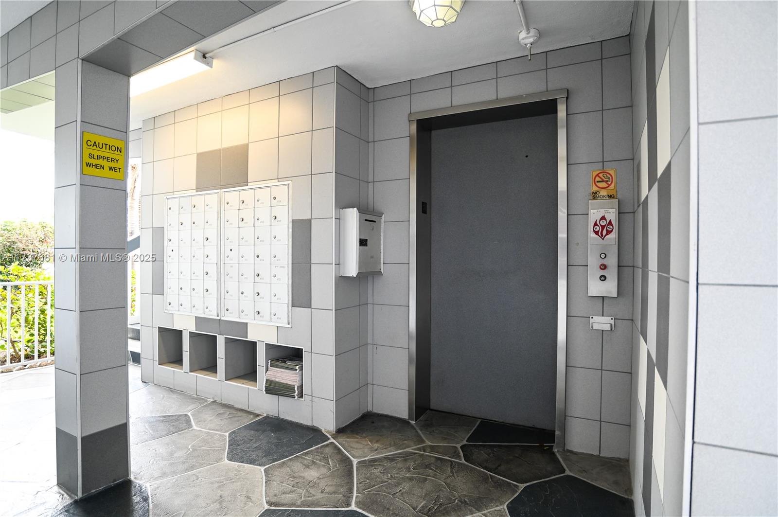 OAKRIDGE V CONDO - Residential