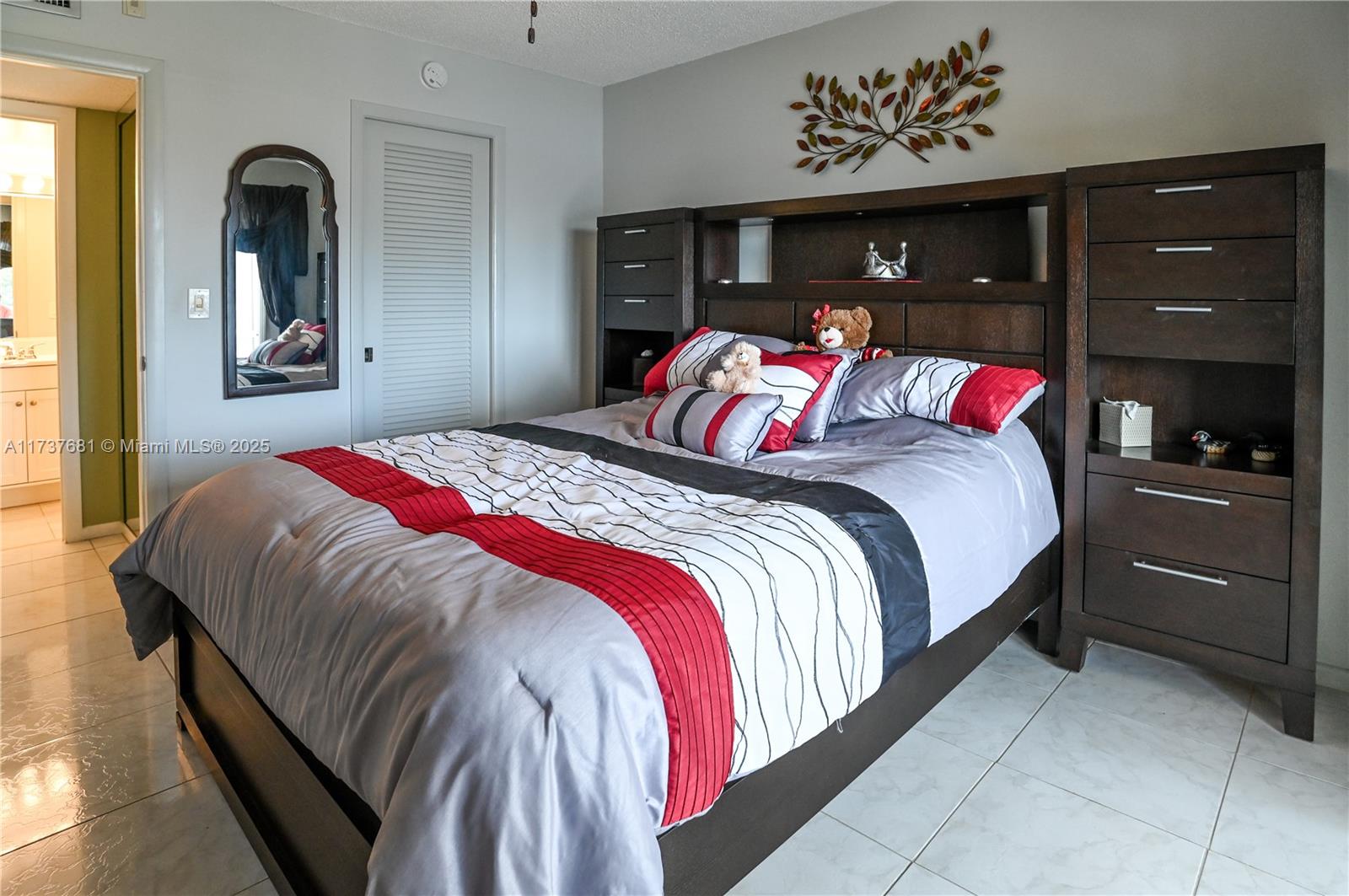 OAKRIDGE V CONDO - Residential