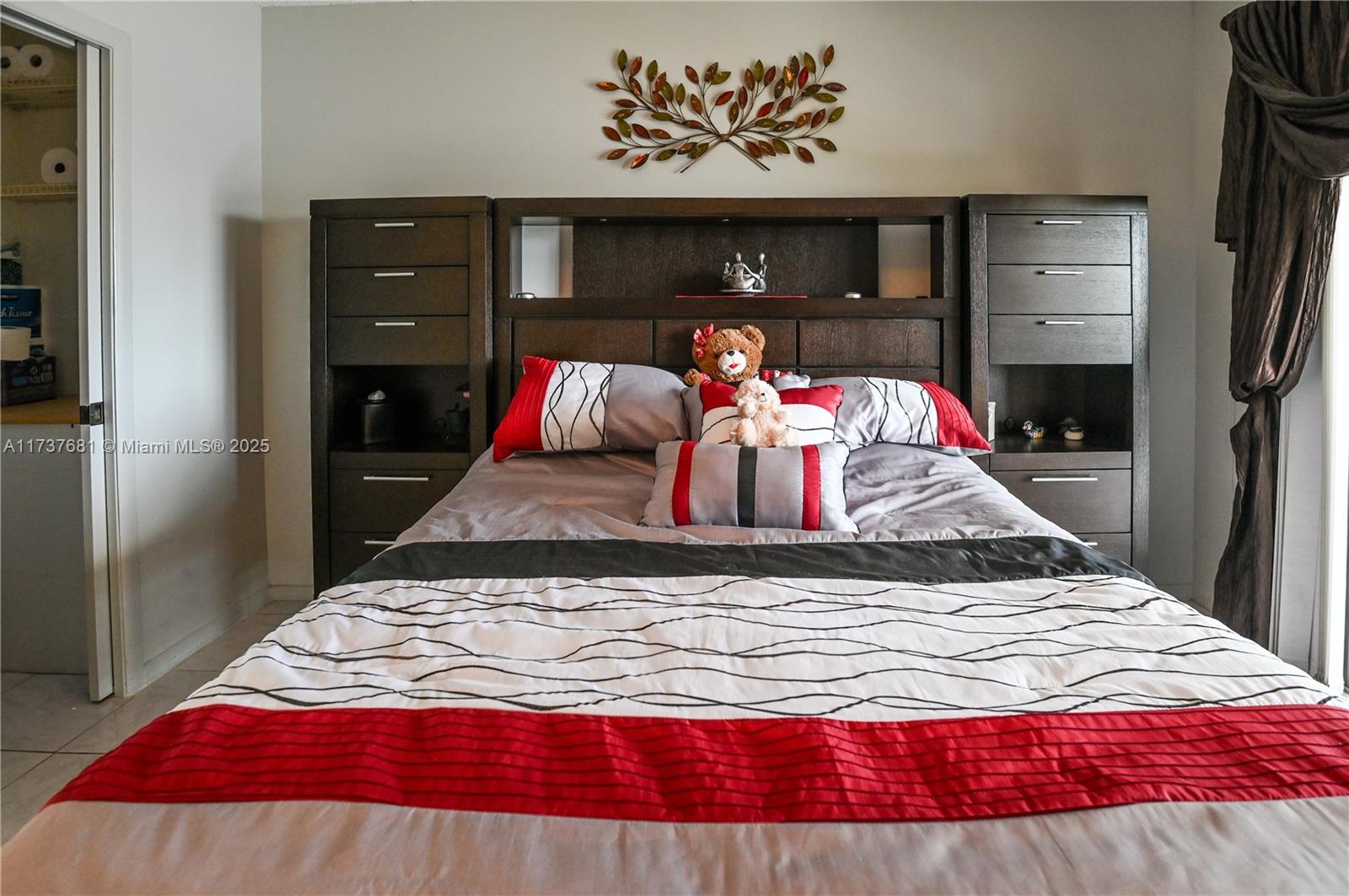 OAKRIDGE V CONDO - Residential