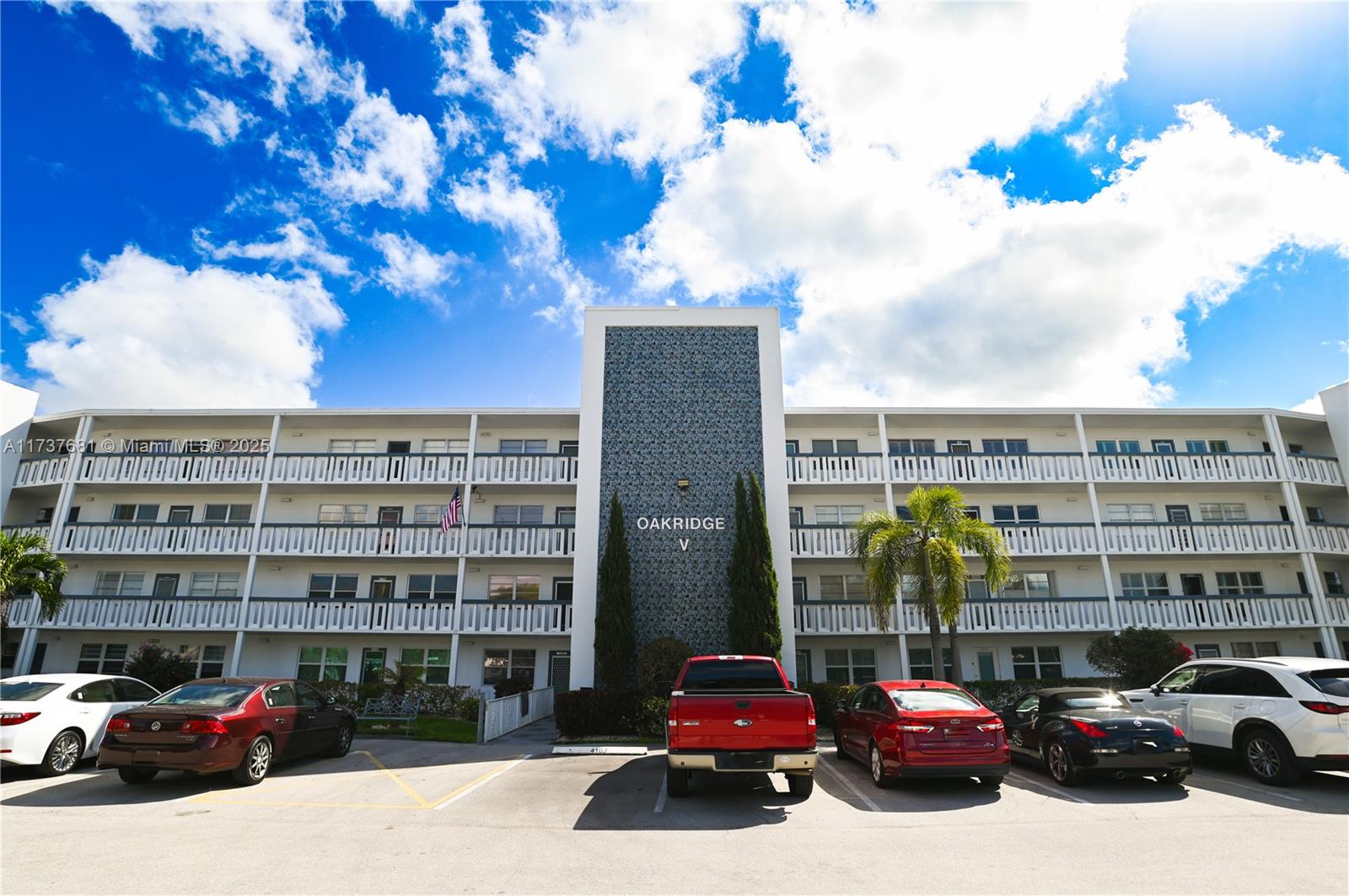 OAKRIDGE V CONDO - Residential