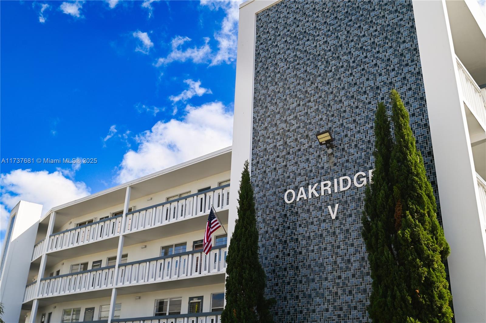 OAKRIDGE V CONDO - Residential