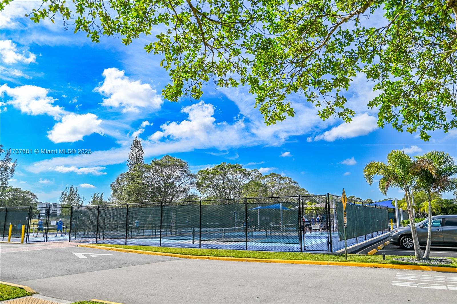 OAKRIDGE V CONDO - Residential