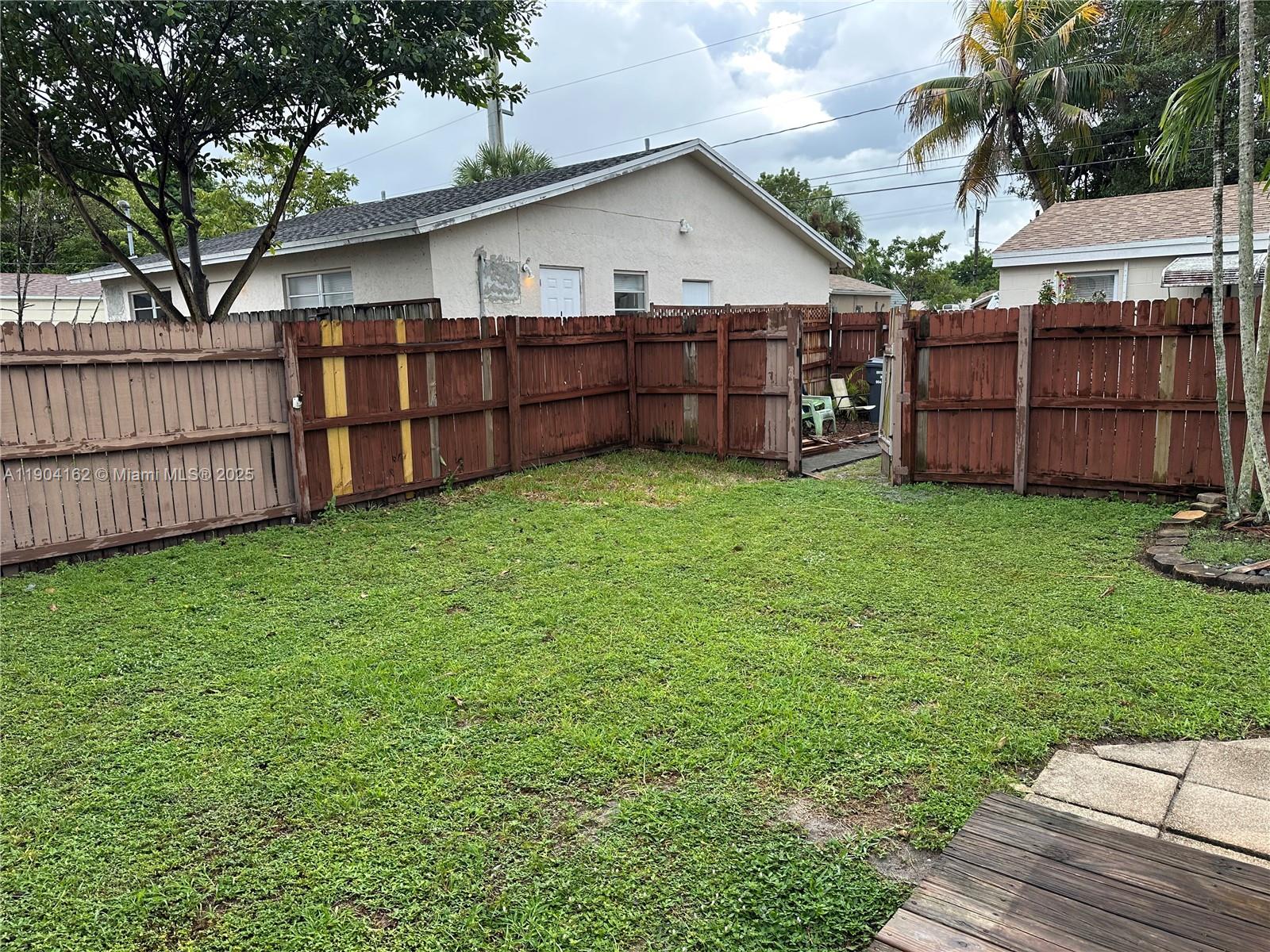 HOLLYWOOD PARK - Residential Lease