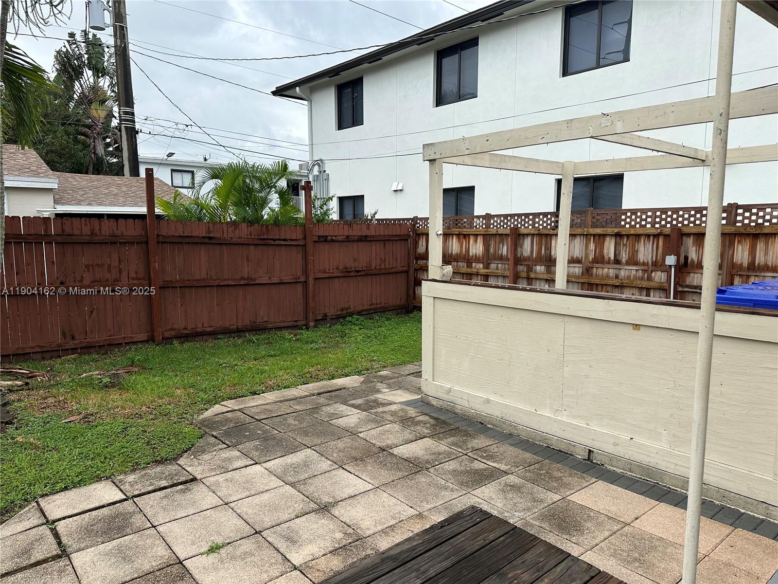 HOLLYWOOD PARK - Residential Lease