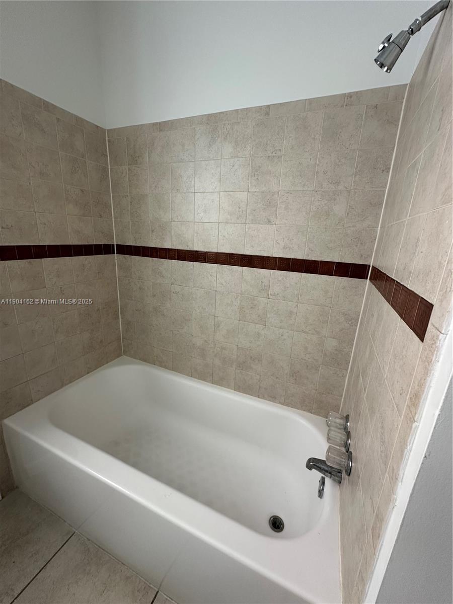 HOLLYWOOD PARK - Residential Lease