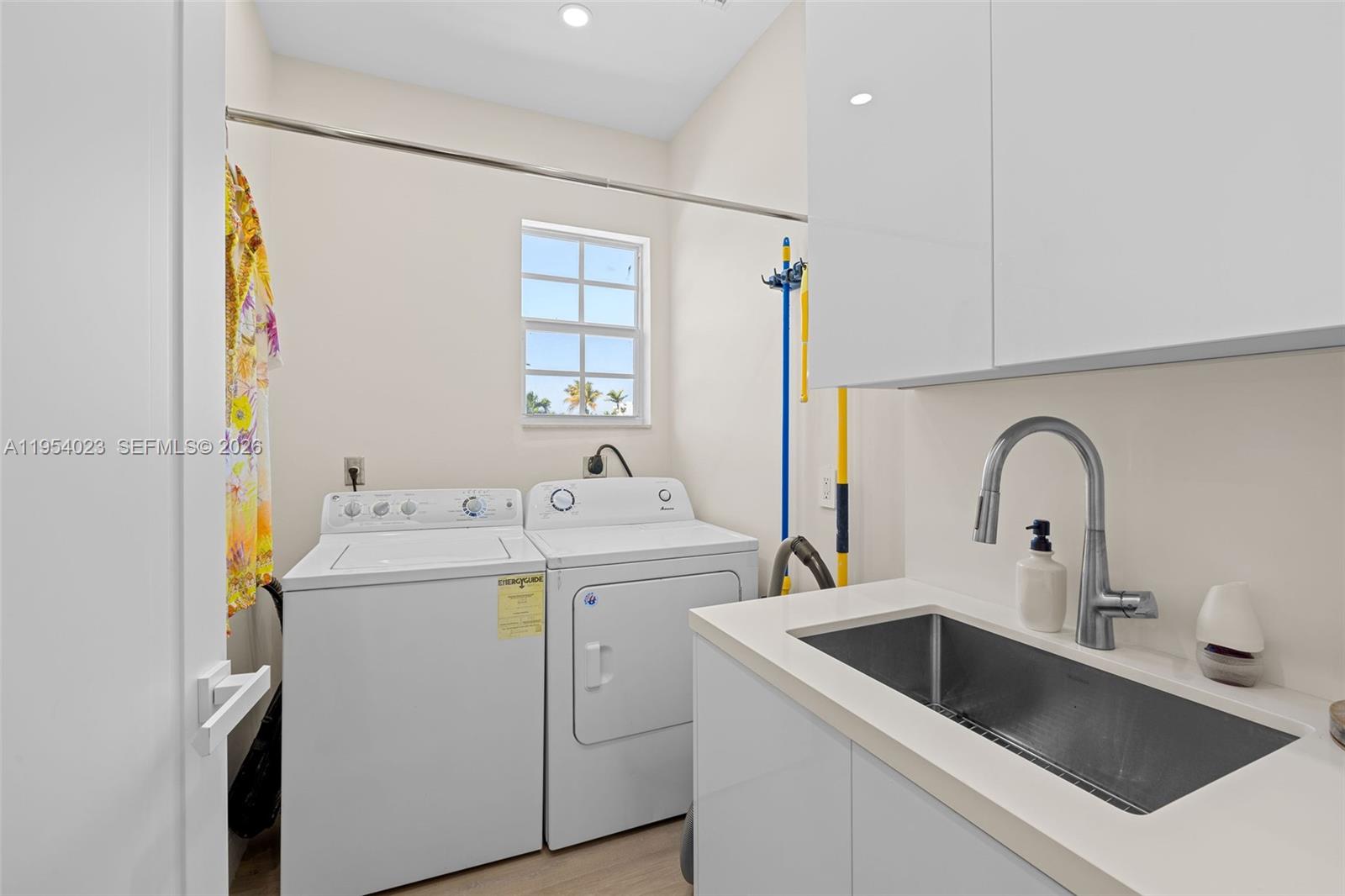 VENETIAN SEC KEYSTONE POI - Residential