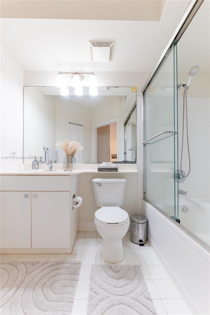 PORTO BELLAGIO CONDO - Residential