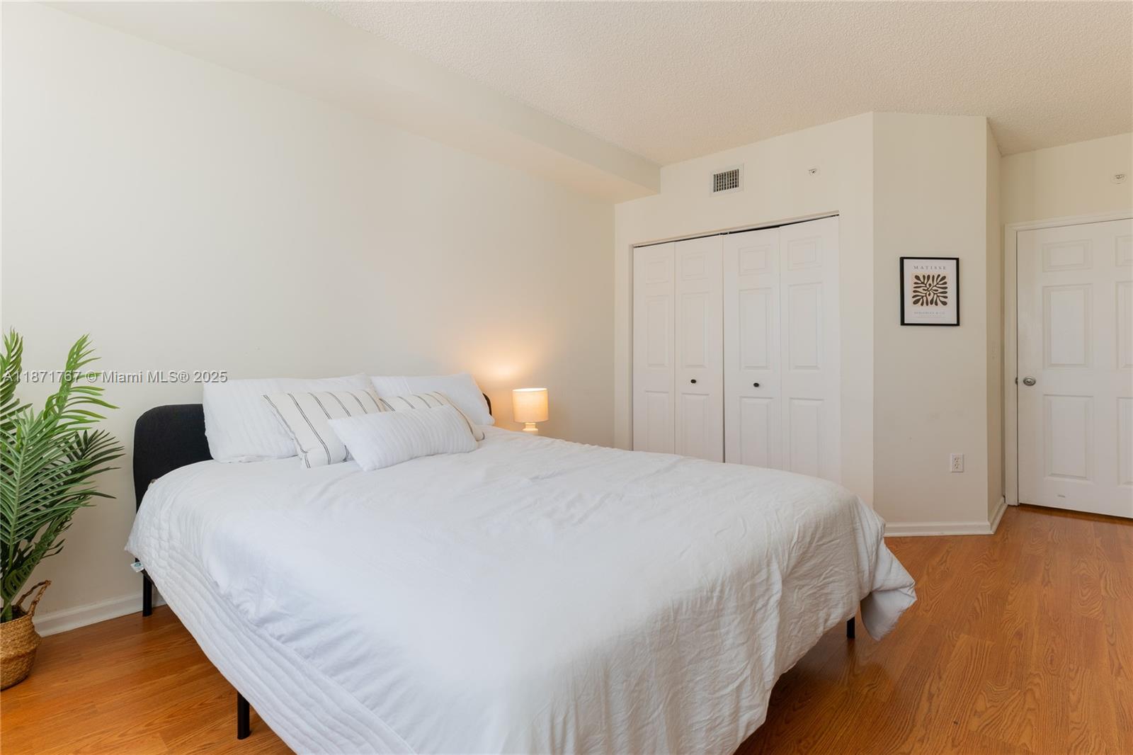 PORTO BELLAGIO CONDO - Residential